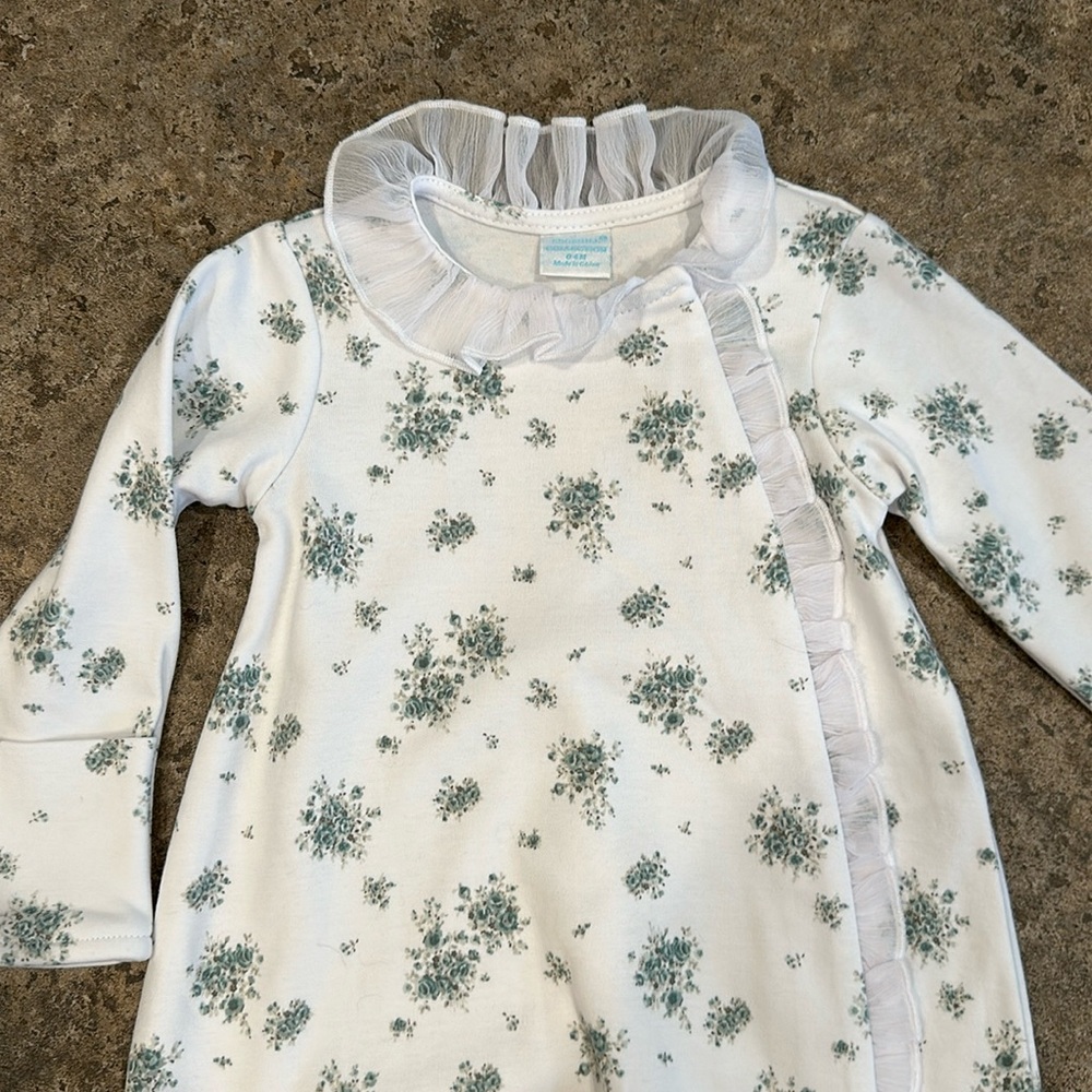 Edgehill 0-6m gown with snaps and ruffle NWOT